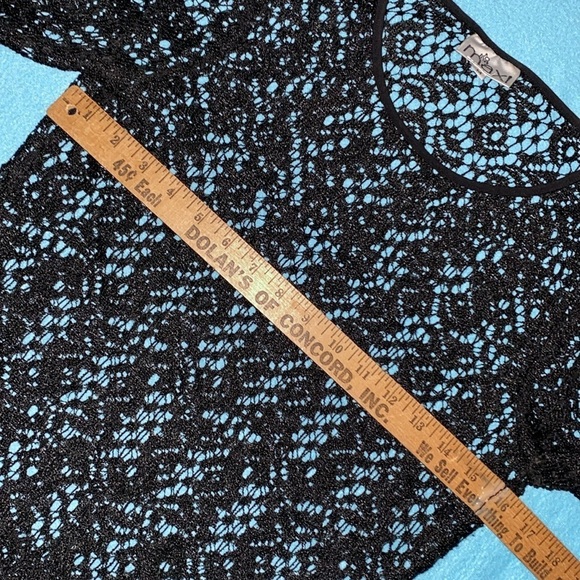 TO THE MAX floral crocheted long sleeve stretchy top size M - Picture 6 of 7